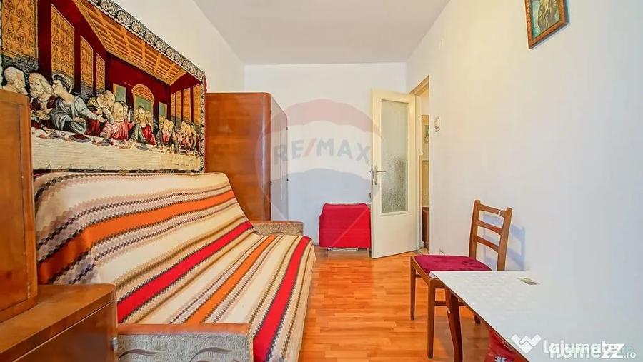 Apartament cu 3 camere semidecomandat în Griviței