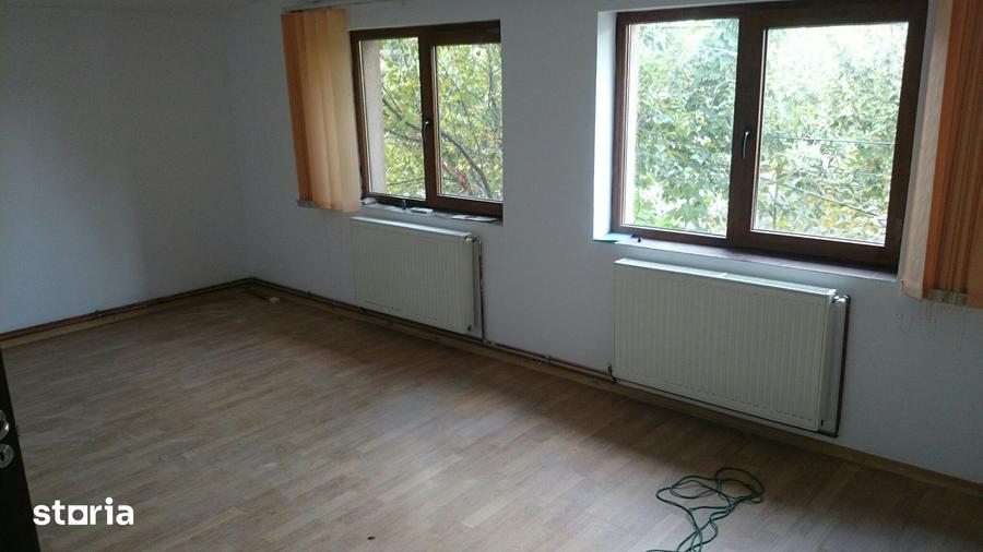 Casă cu 4 camere cu Teren 70 Mp în Central