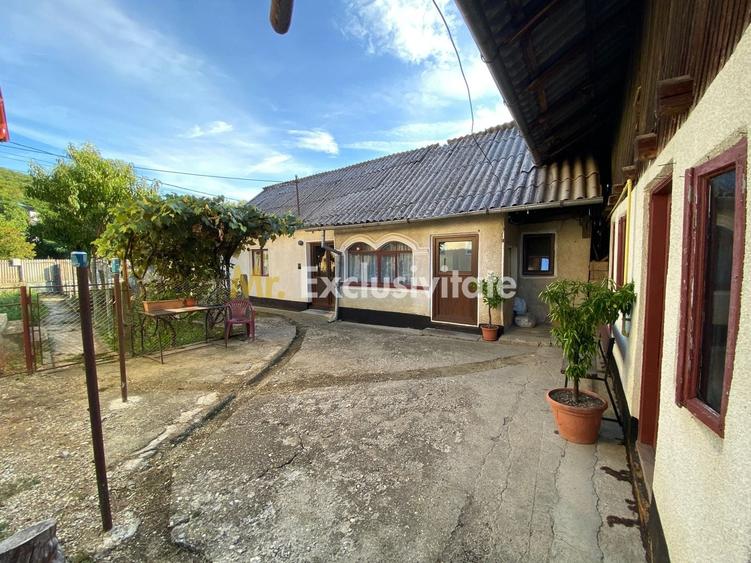 Casă individuală cu 2 camere cu Canalizare în Valea Mare-Podgoria