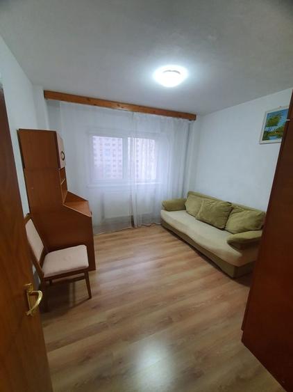 Apartament cu 2 camere semidecomandat în Berceni