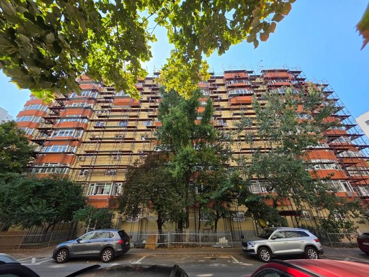 Apartament cu 3 camere decomandat, mobilat în Unirii
