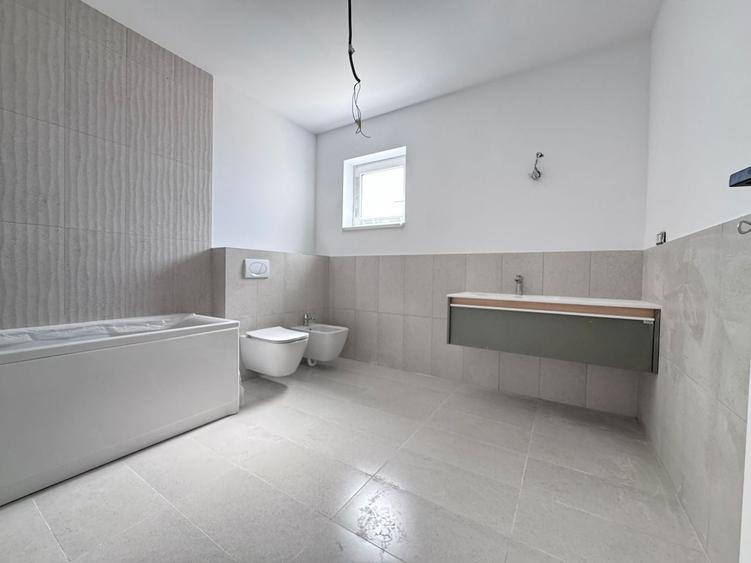 Duplex cu 5 camere cu Canalizare în Moșnița Nouă
