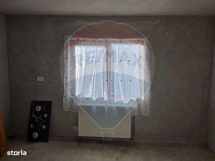 Casă cu 3 camere cu Teren 966 Mp în Gârleni