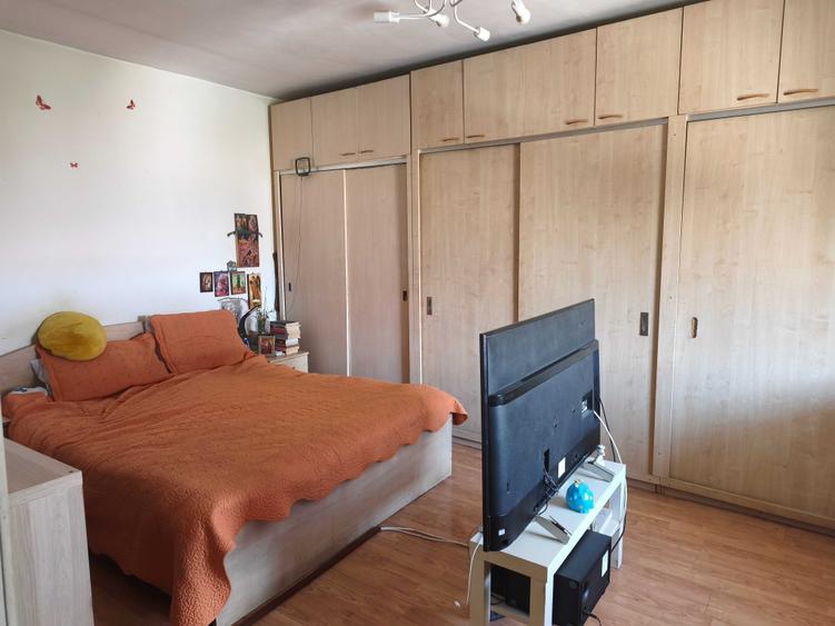 Apartament cu 4 camere decomandat în Central