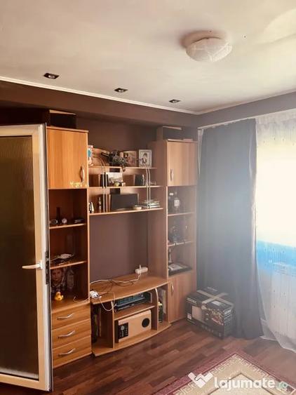 Apartament cu 2 camere decomandat în Micro 21
