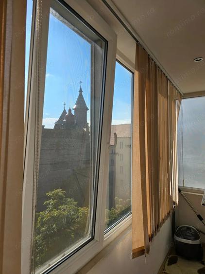 Apartament cu 3 camere semidecomandat, mobilat în Ultracentral