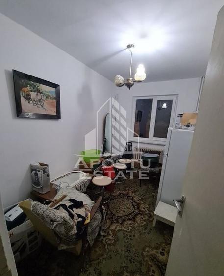 Apartament cu 3 camere semidecomandat, mobilat în Șagului