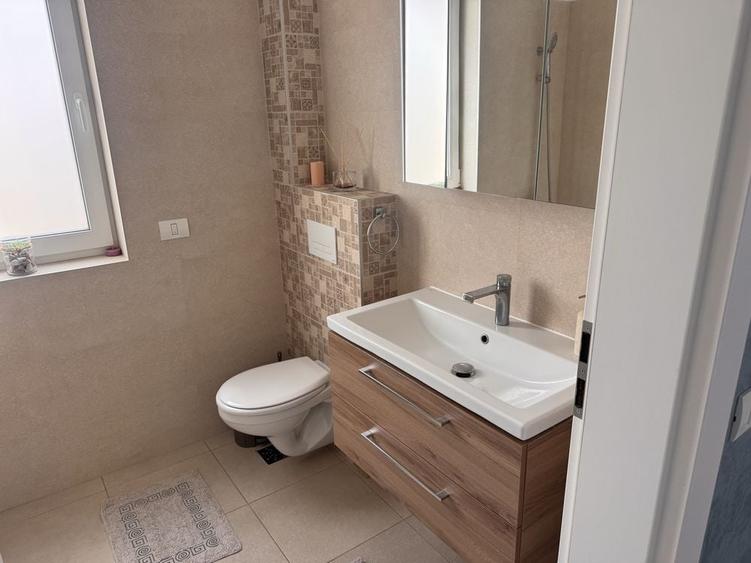 Apartament cu 3 camere decomandat în Dumbrăvița