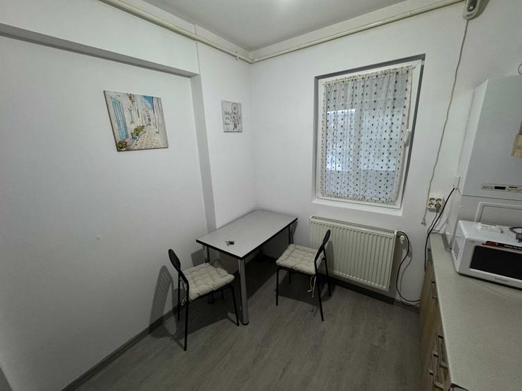 Garsonieră decomandată, mobilată în Central