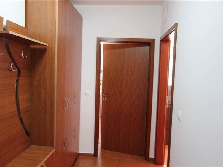 Apartament cu 2 camere decomandat, mobilat în Aradului