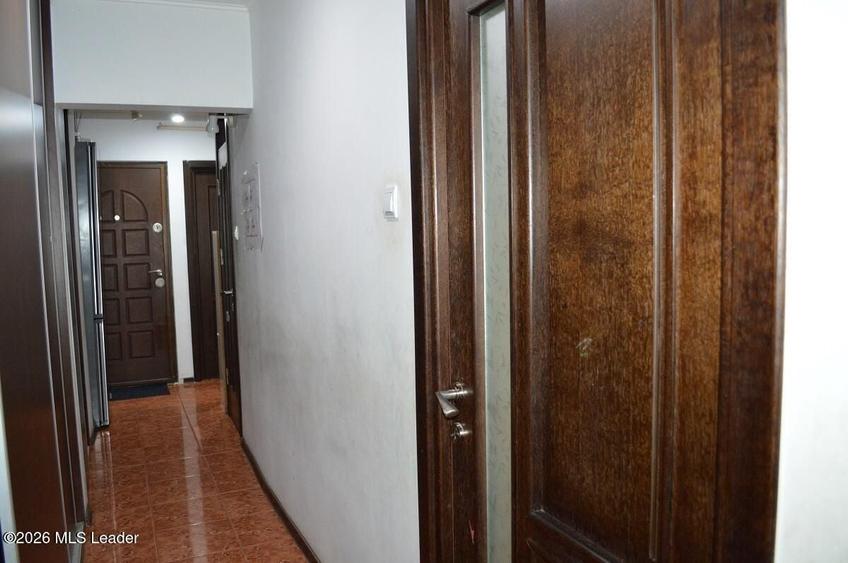 Apartament cu 3 camere decomandat, mobilat în Popa Șapcă