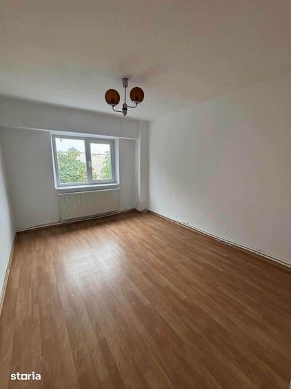 De vanzare apartament cu 3 camere, decomandat, pret 79.900 euro - 2