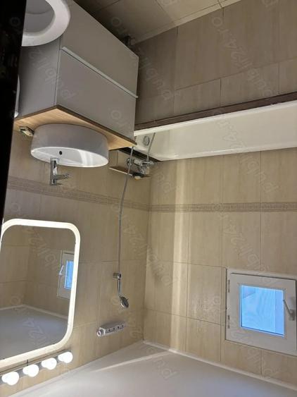 Apartament cu 3 camere decomandat în 1 Decembrie