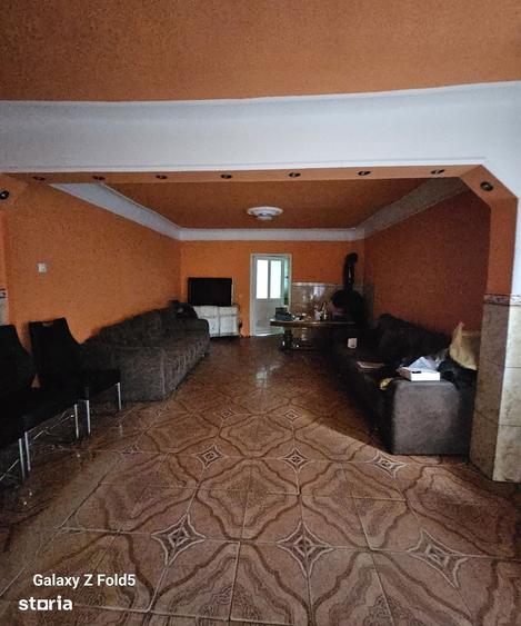 Casă cu 2 camere semidecomandat cu Teren 250 Mp în Cantemir
