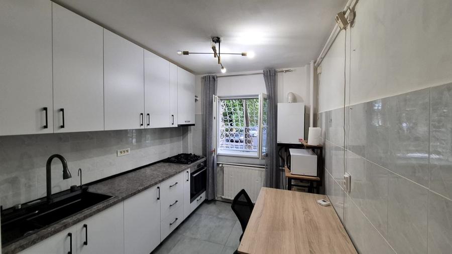 Apartament cu 3 camere decomandat, mobilat în Rahova
