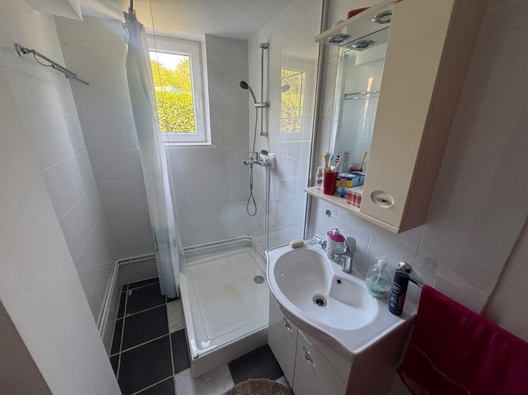 Casă individuală cu 4 camere cu Canalizare în Sadu