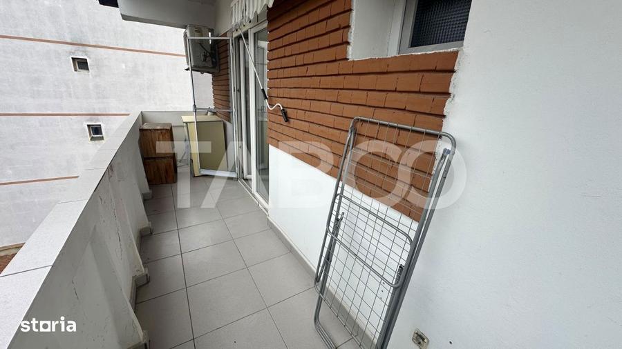Apartament cu 3 camere decomandat, mobilat în Valea Aurie
