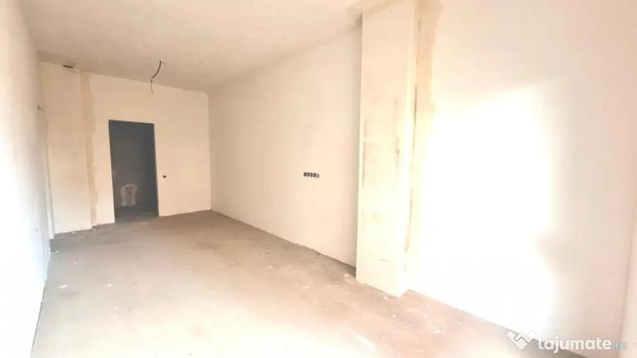 Apartament cu 4 camere decomandat în Florești