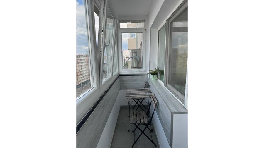 Apartament cu 3 camere semidecomandat, mobilat în Ștefan cel Mare