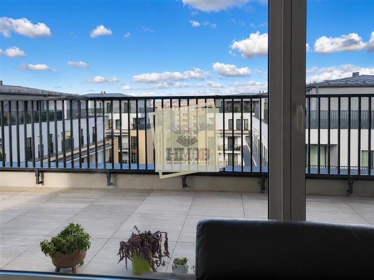 Penthouse cu 3 camere semidecomandat, mobilat în Industrial Est