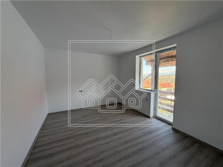 Duplex cu 5 camere cu Canalizare în Central