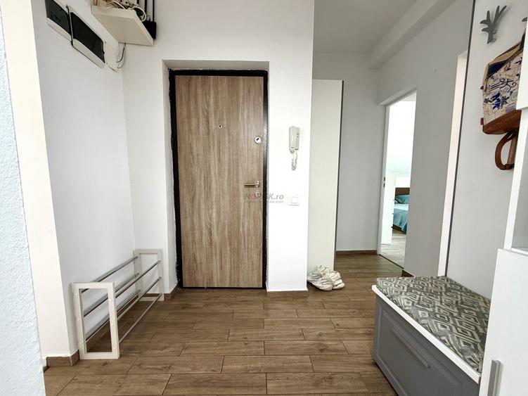 Apartament cu 3 camere decomandat, mobilat în Titan