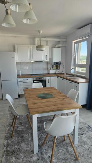 Apartament cu 3 camere decomandat în Central