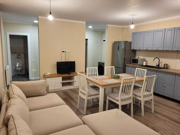 Apartament cu 3 camere decomandat în Florești