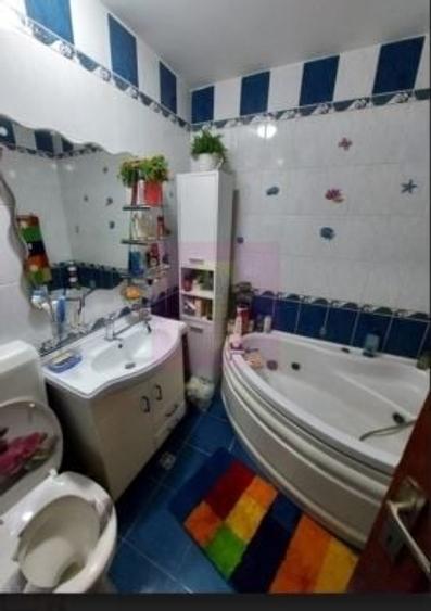 Apartament cu 3 camere semidecomandat în Sebastian