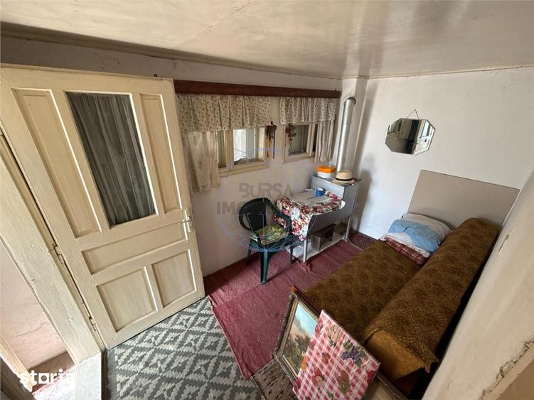 Casă cu 5 camere cu Teren 5588 Mp în Tătăranu