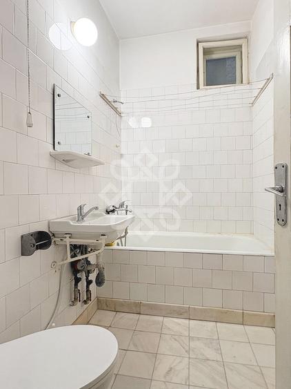 Apartament cu 3 camere decomandat în Central