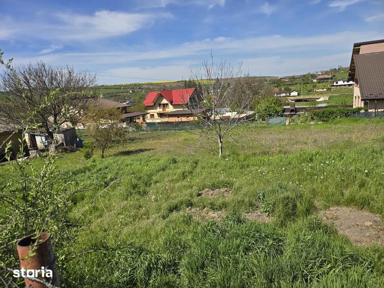 Teren de 1000 mp, în Popricani