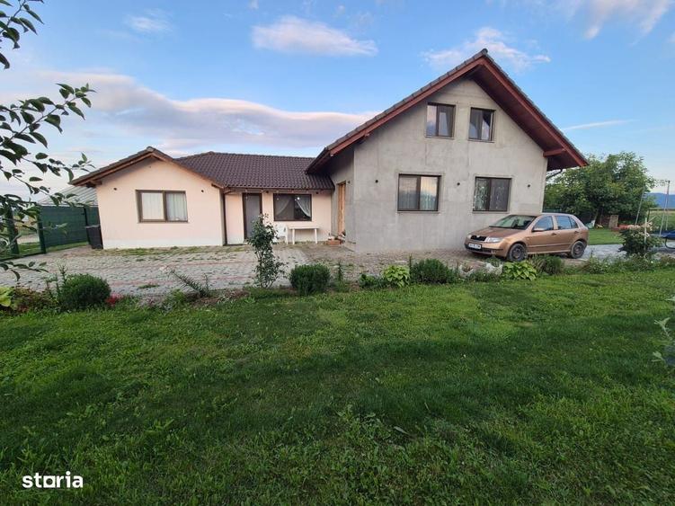 Casă cu 4 camere în Vulcan