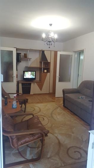 Apartament cu 2 camere semidecomandat în Berceni