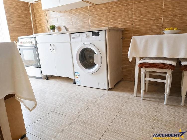 Apartament cu 3 camere decomandat în Drumul Poienii
