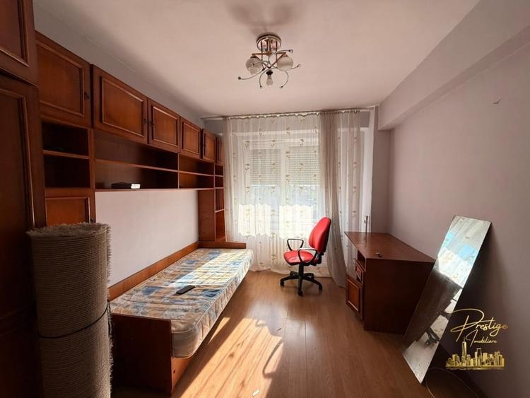 Apartament cu 3 camere decomandat în Cantemir