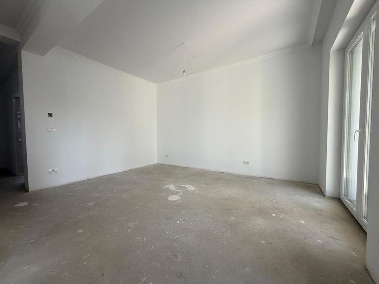 Duplex cu 4 camere cu Canalizare în Dumbrăvița
