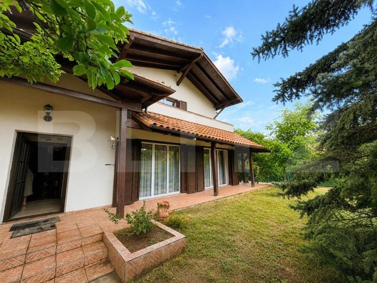 Casă individuală cu 6 camere cu Canalizare în Cetate