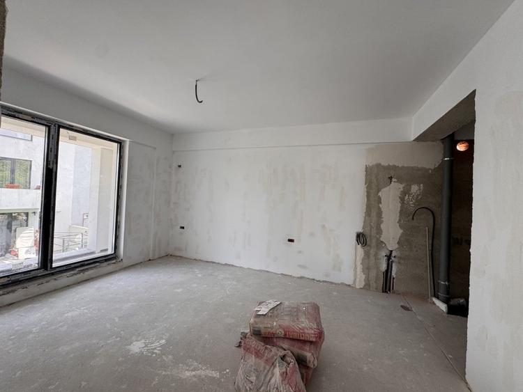 Apartament cu 3 camere decomandat în Băneasa