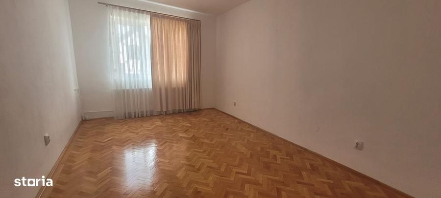 Casă cu 4 camere cu Teren 250 Mp în Sub Arini