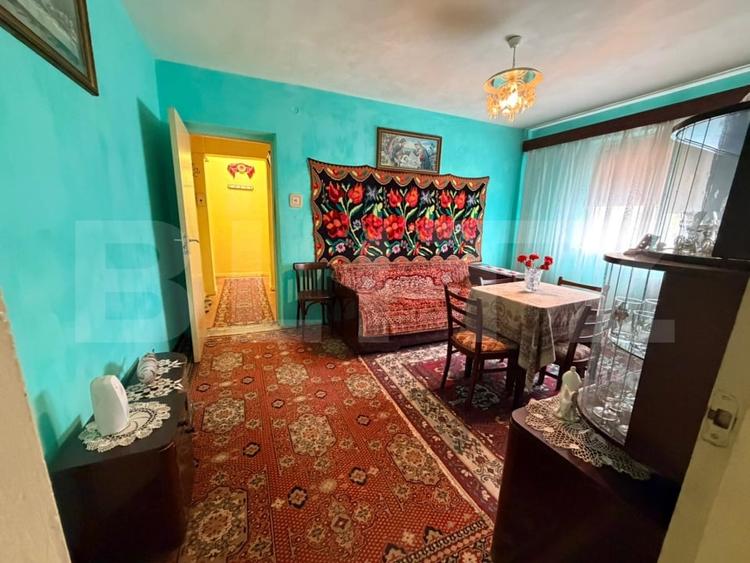 Apartament cu 3 camere semidecomandat, mobilat în Cugir