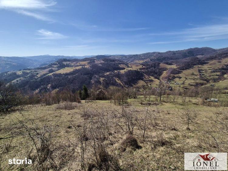 Casă cu 7 camere cu Teren 1400 Mp în Valea Lungă