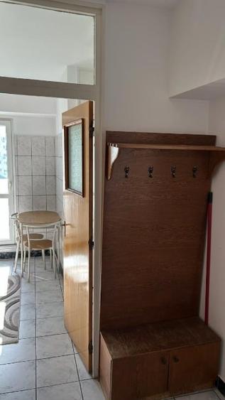 Garsonieră decomandată, mobilată în Costin Georgian