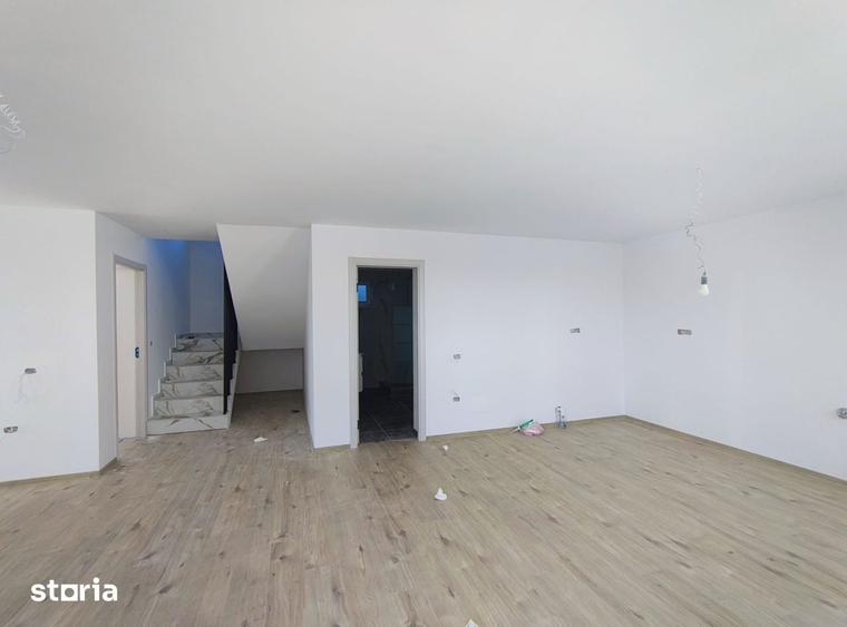 Casă cu 5 camere cu Teren 345 Mp în Malu Mare