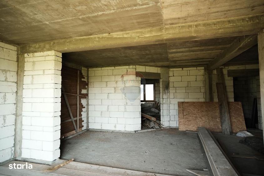 Casă cu 4 camere cu Teren 1674 Mp în Frătăuții Vechi