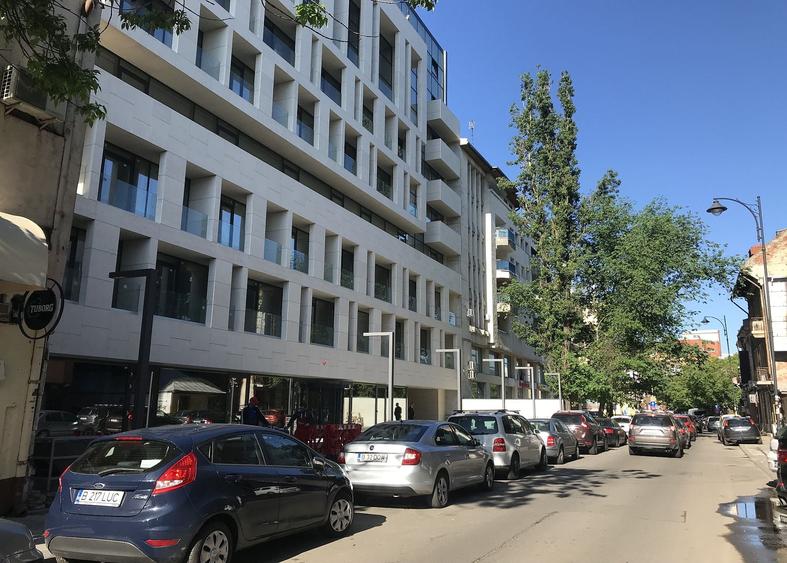 Birou, de 6,250 mp, în Dacia