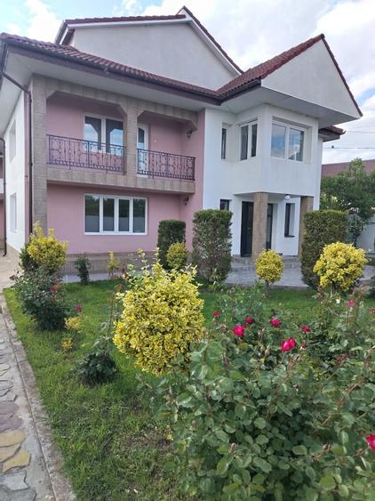 Casă cu 4 camere cu Teren 1000 Mp în Dumbrava