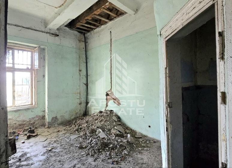 Casă individuală cu 55 camere cu Canalizare în Semicentral