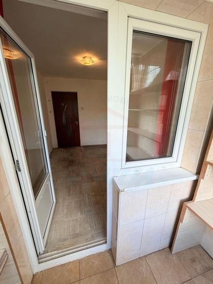 Apartament cu 3 camere semidecomandat în Micro 40