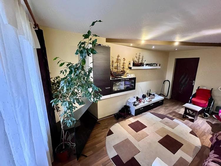Apartament cu 3 camere decomandat în Craiter